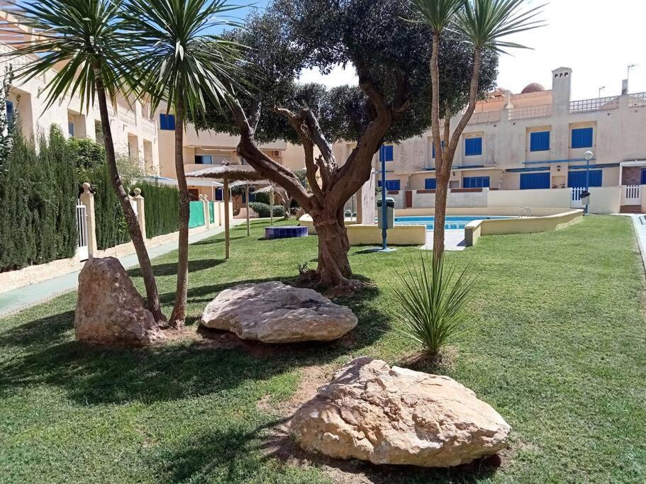 Apartamento En Los Nietos Con Piscina Comunitaria. Exterior foto
